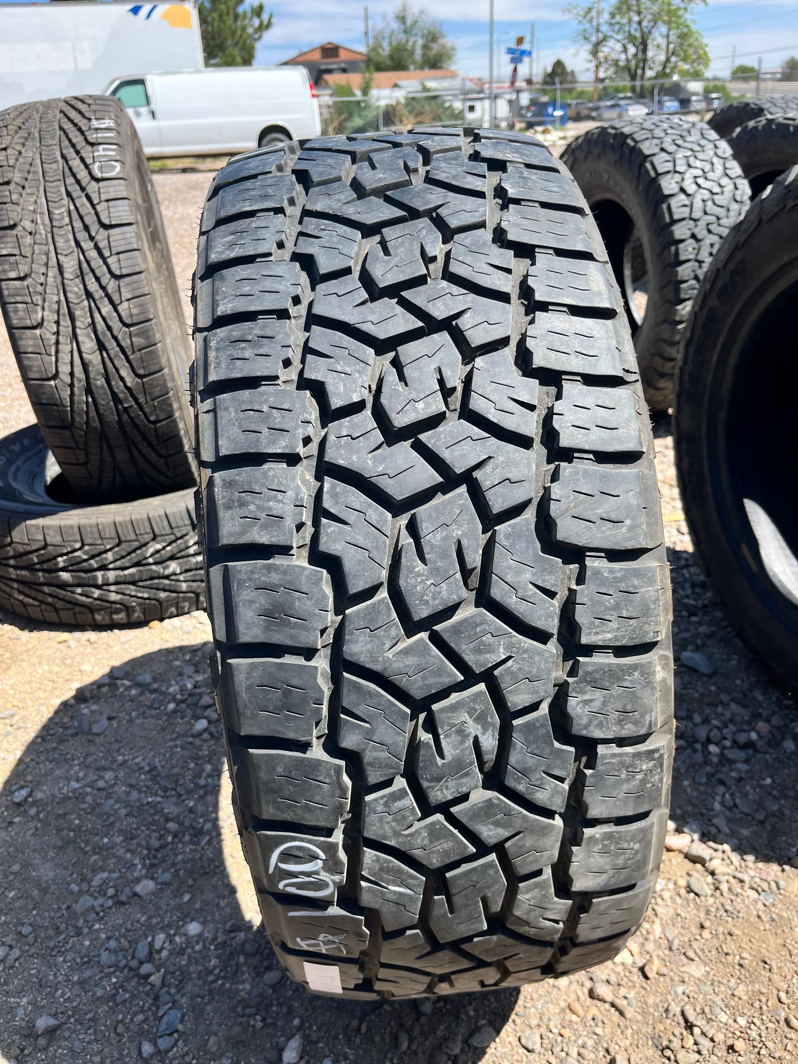 LT285/50R22 Single (1 Used Tire) Toyo Tires Open Country