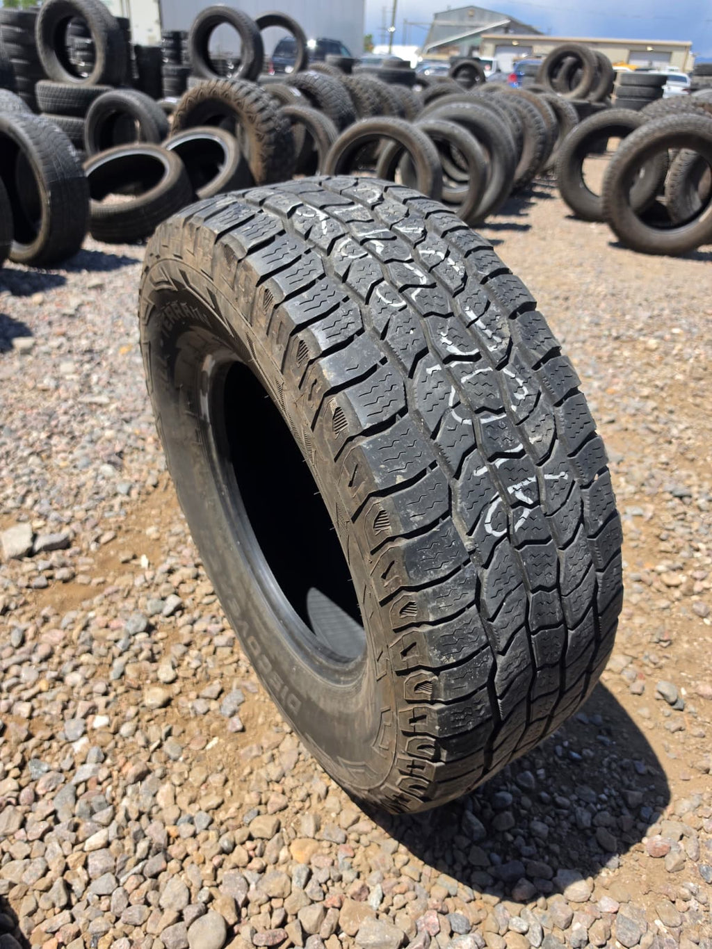 265/70R16 Single (1 Used Tire) Cooper Discoverer