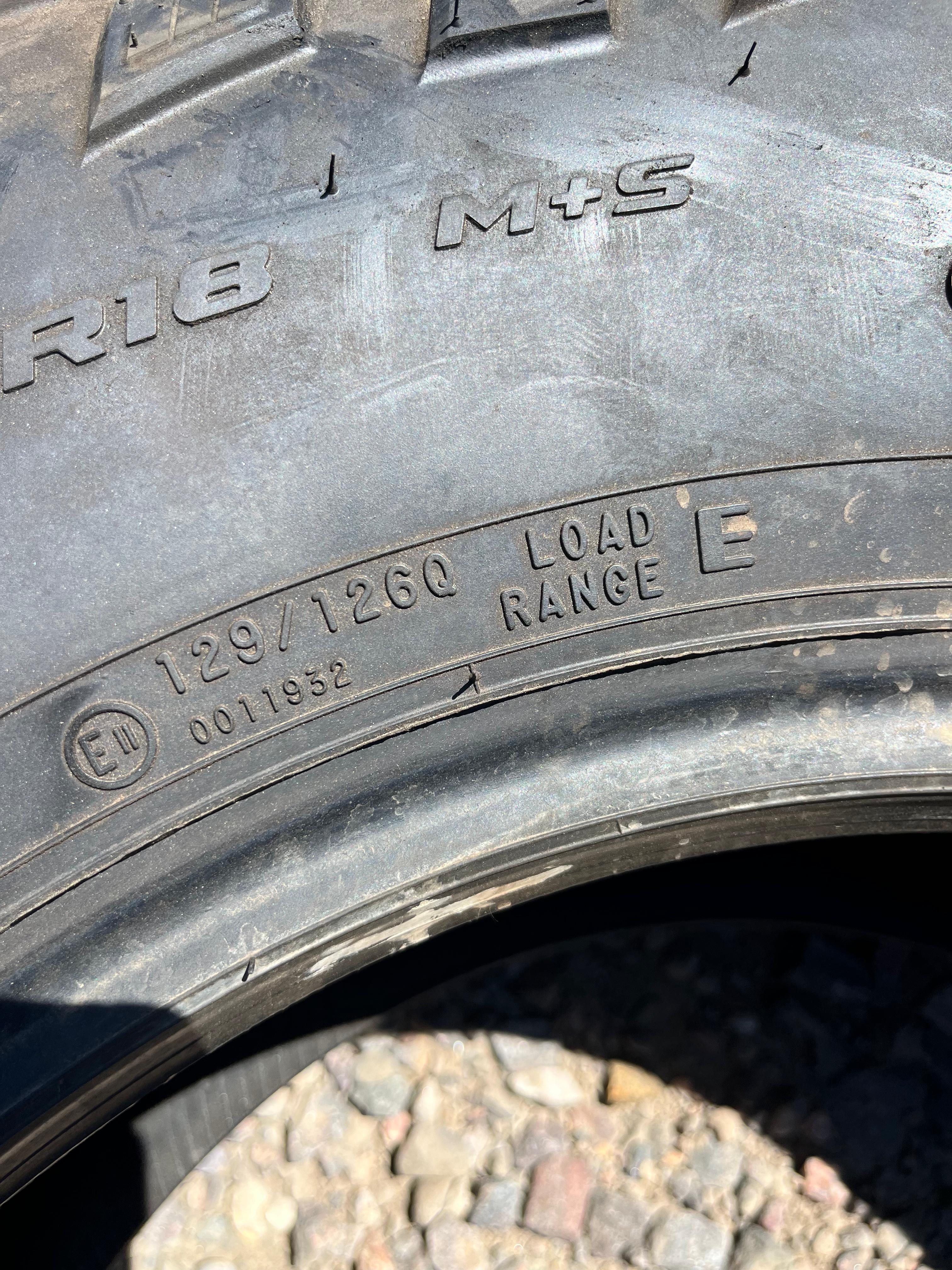LT295/70R18 Single (1 Used Tire) Mastercraft Courser MXT