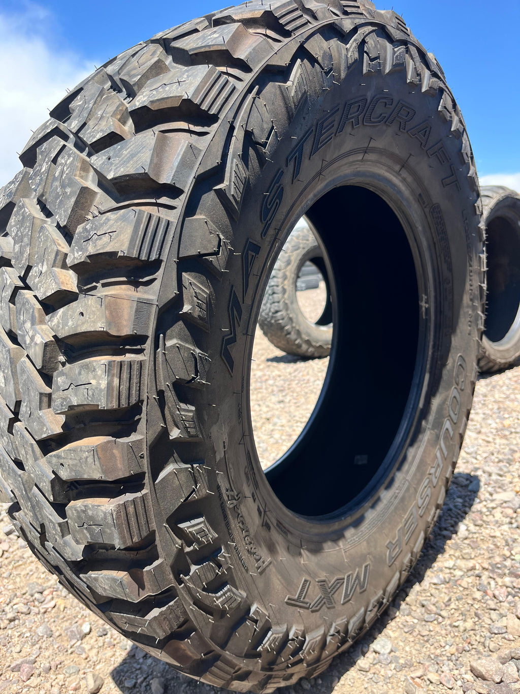 LT295/70R18 Single (1 Used Tire) Mastercraft Courser MXT