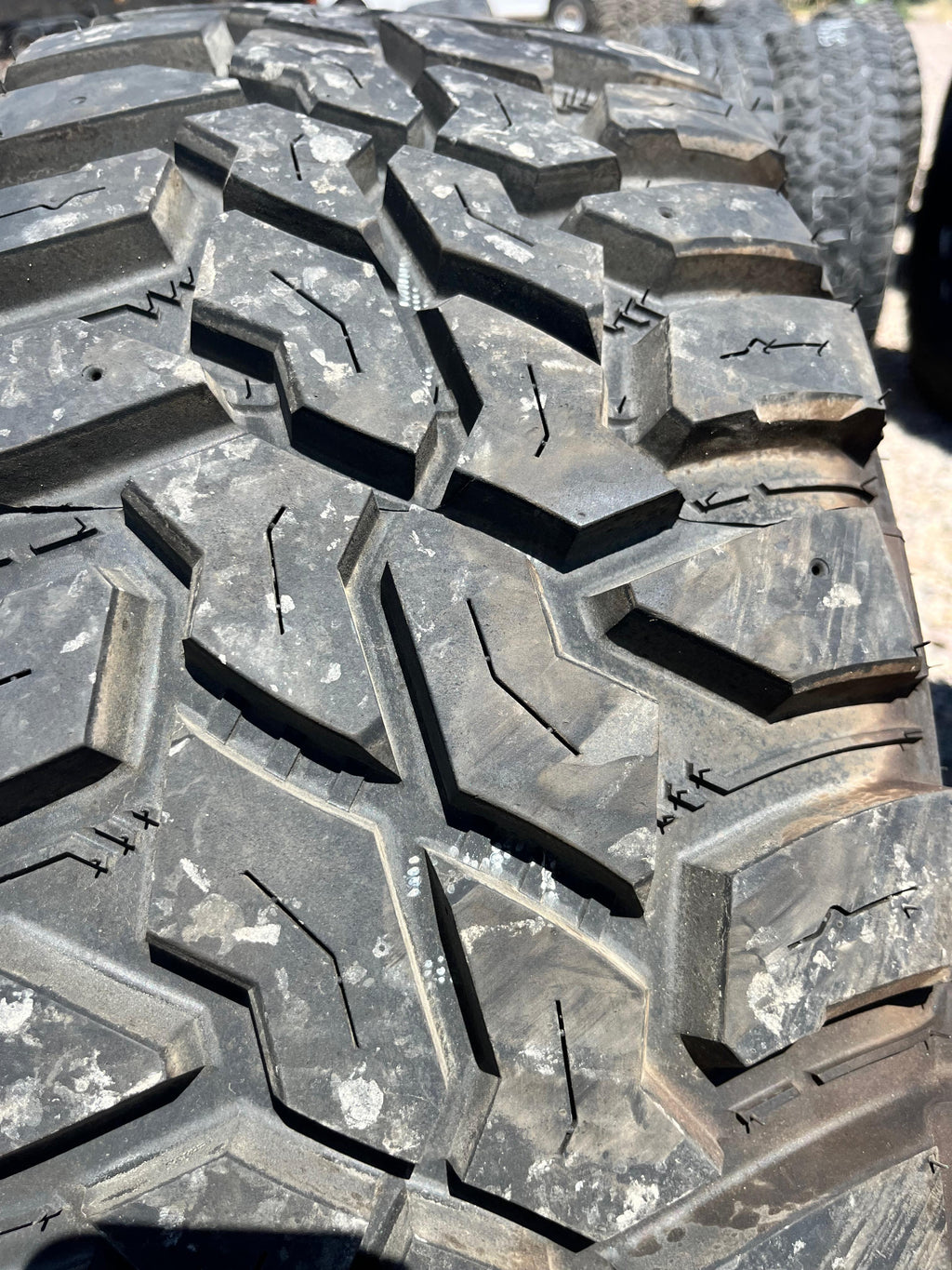 LT295/70R18 Single (1 Used Tire) Mastercraft Courser MXT