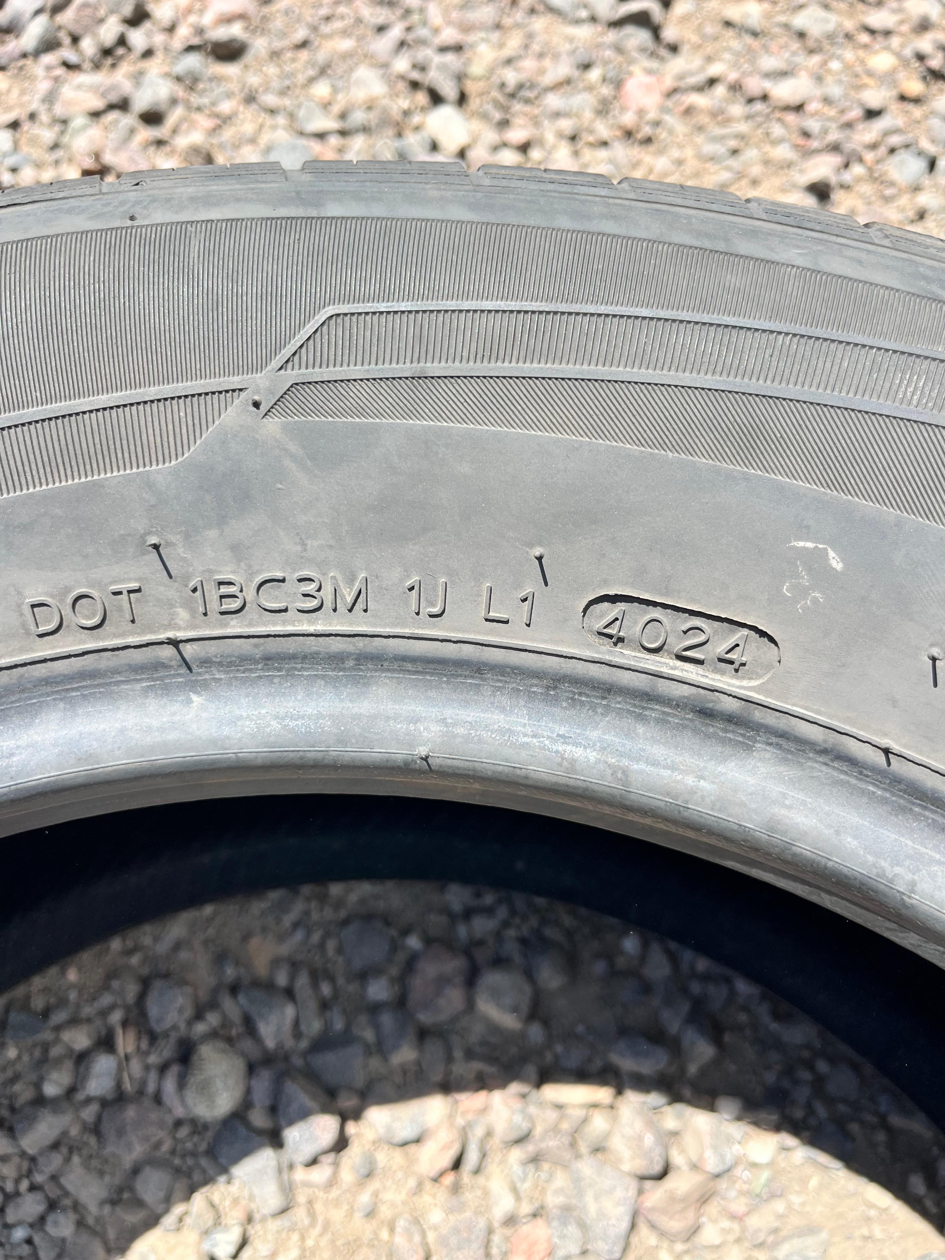 235/60R17 Single (1 Used Tire) Laufenn G Fit AS