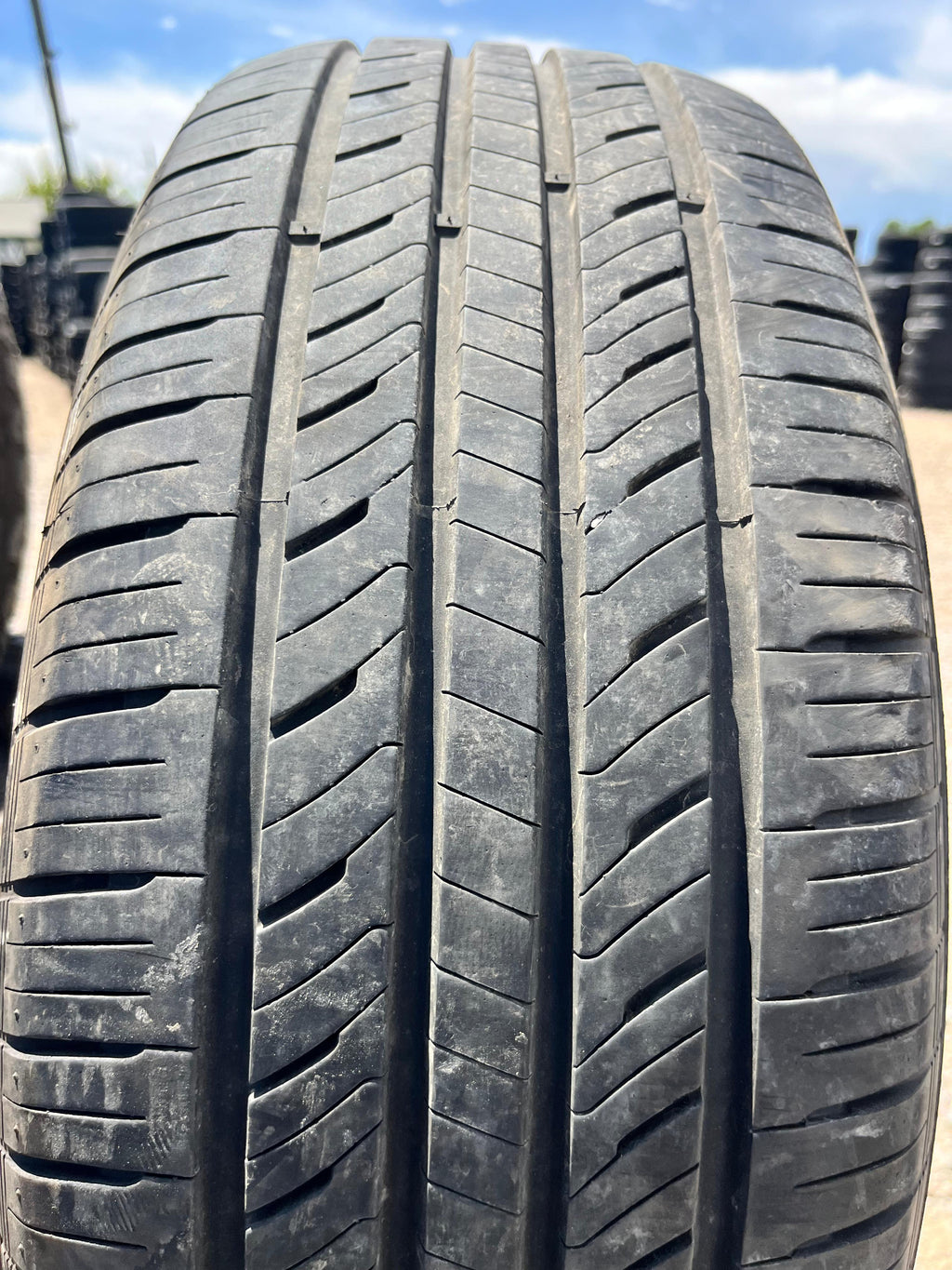 235/60R17 Single (1 Used Tire) Laufenn G Fit AS