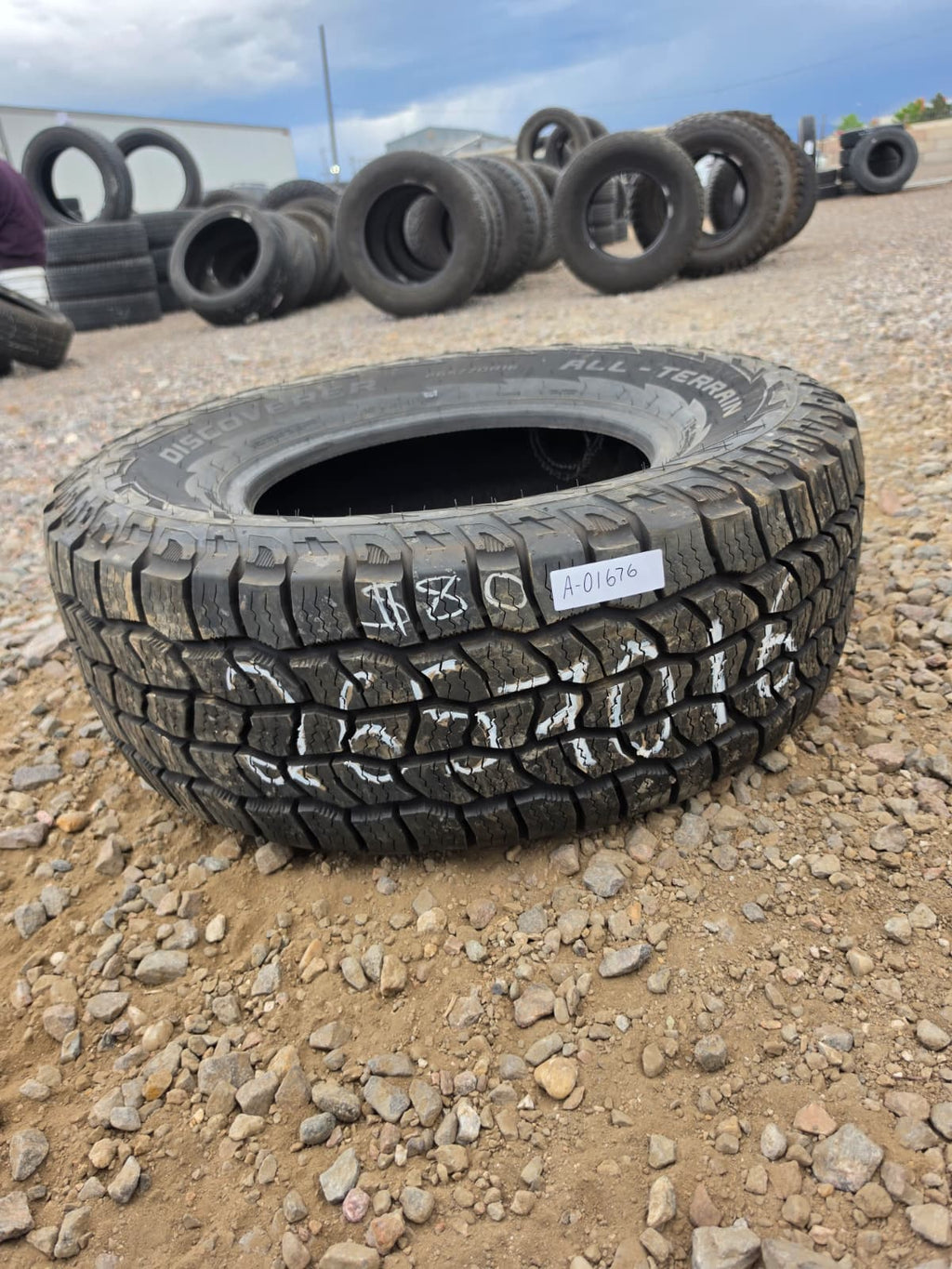 265/70R18 Single (1 Used Tire) Cooper Discoverer