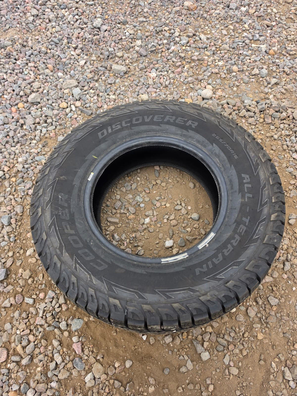 265/70R18 Single (1 Used Tire) Cooper Discoverer