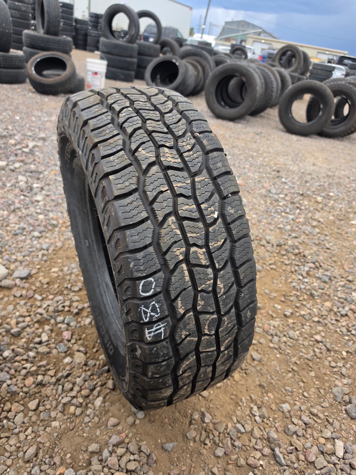 265/70R18 Single (1 Used Tire) Cooper Discoverer