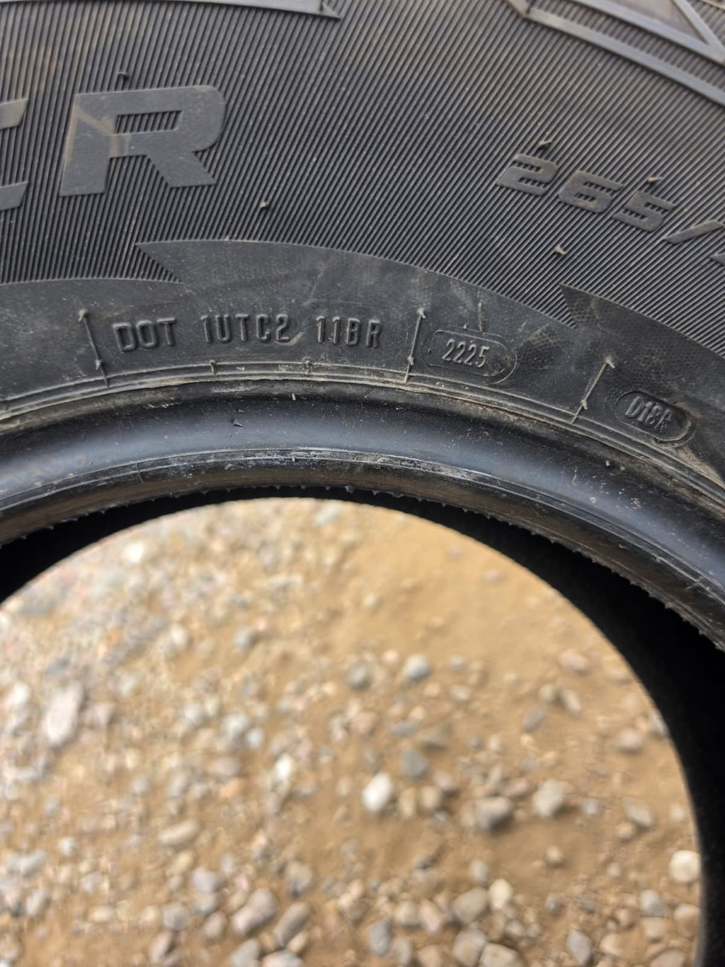 265/70R18 Single (1 Used Tire) Cooper Discoverer