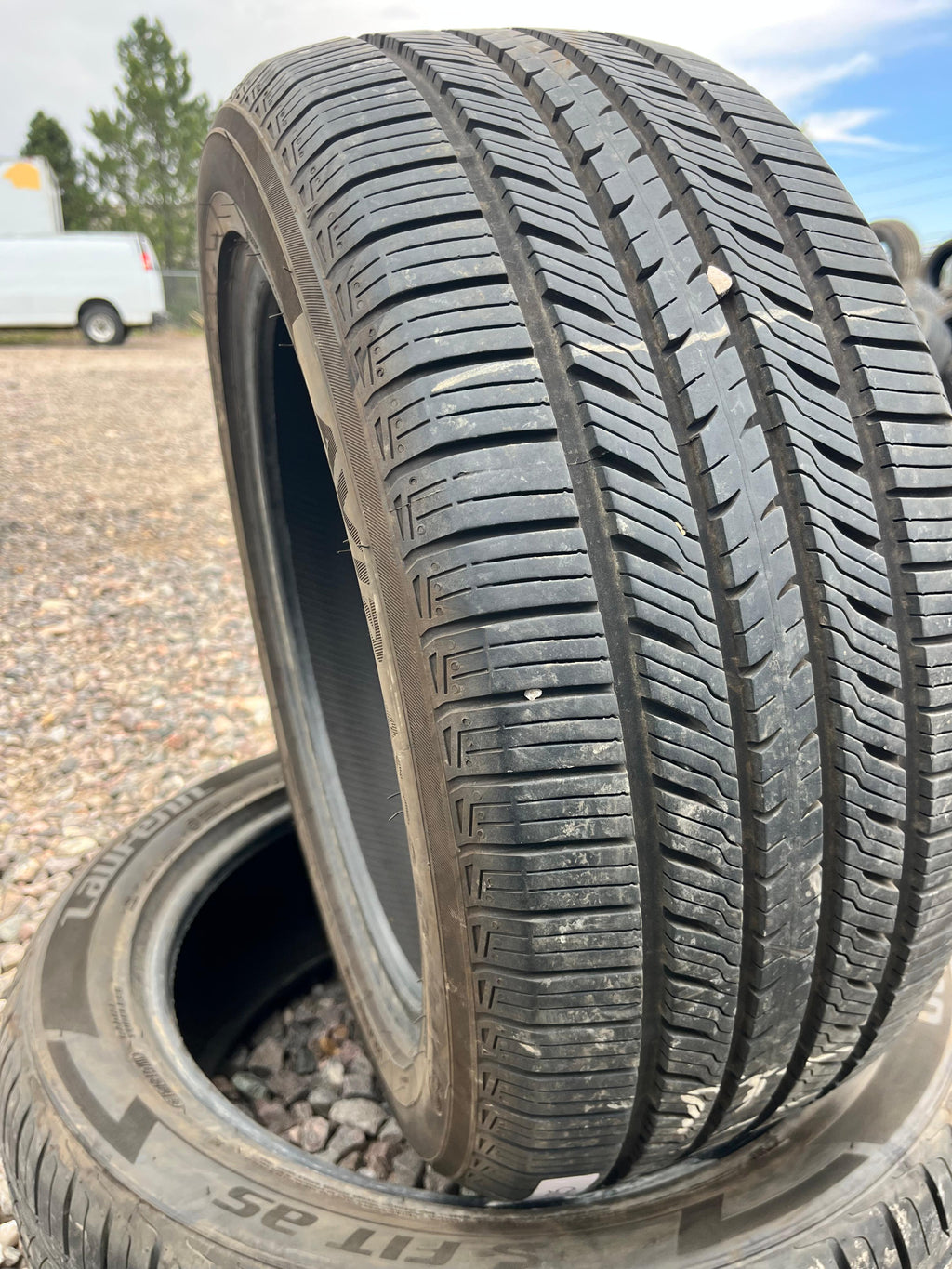 225/50R17 Single (1 Used Tire) Yokohama Avid Ascend LX