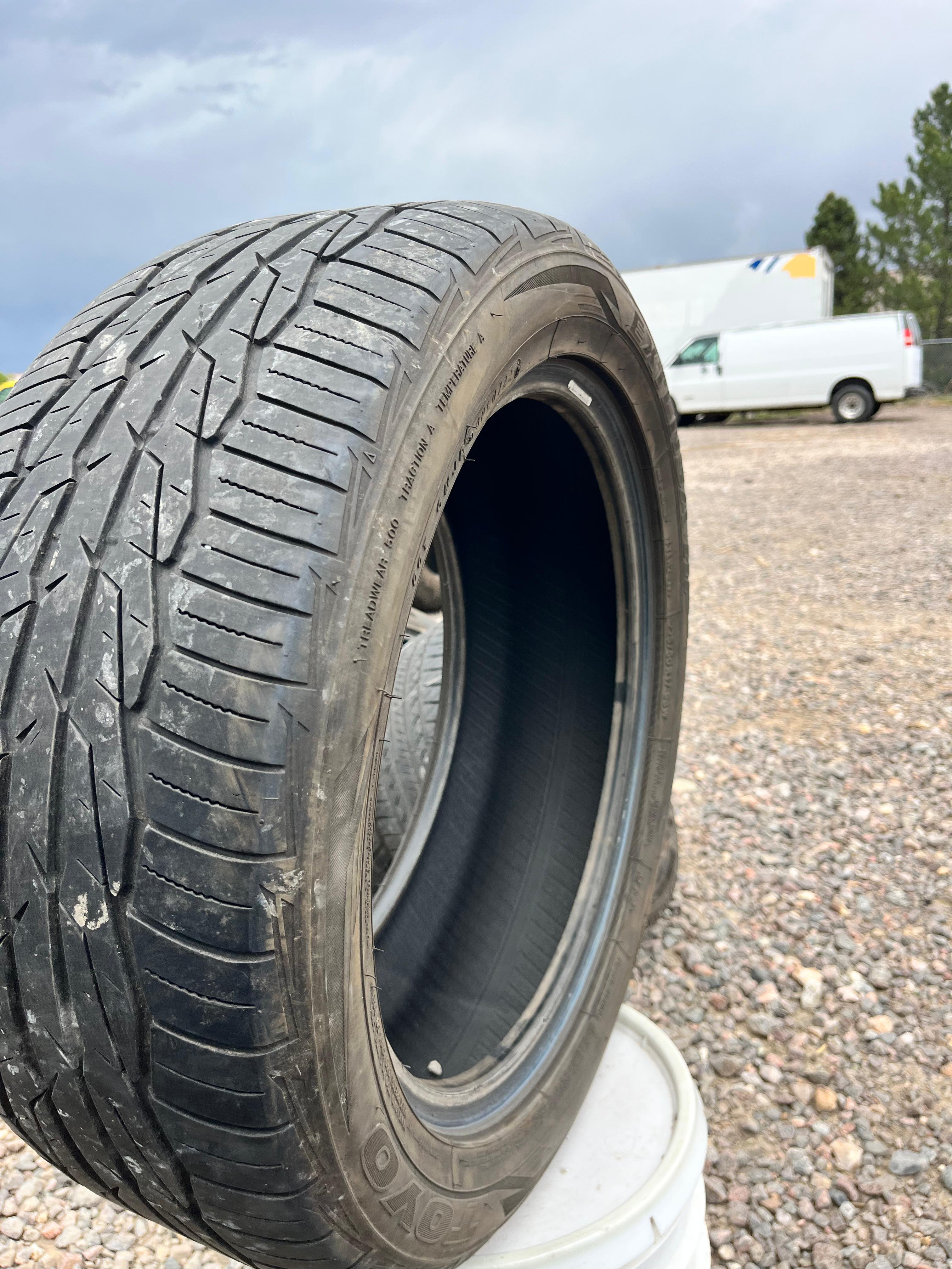 225/50R17 Single (1 Used Tire) Toyo Extensa HP 2