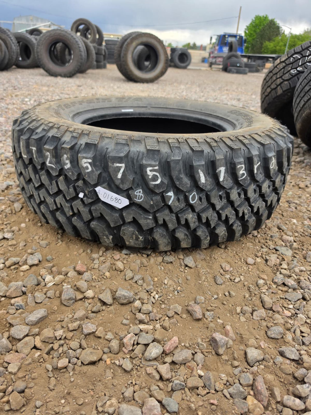 255/75R17 Single (1 Used Tire) Bf Goodrich KM