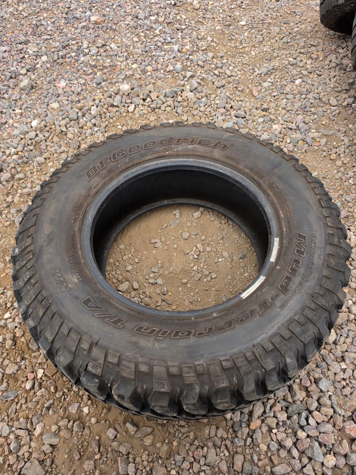 255/75R17 Single (1 Used Tire) Bf Goodrich KM