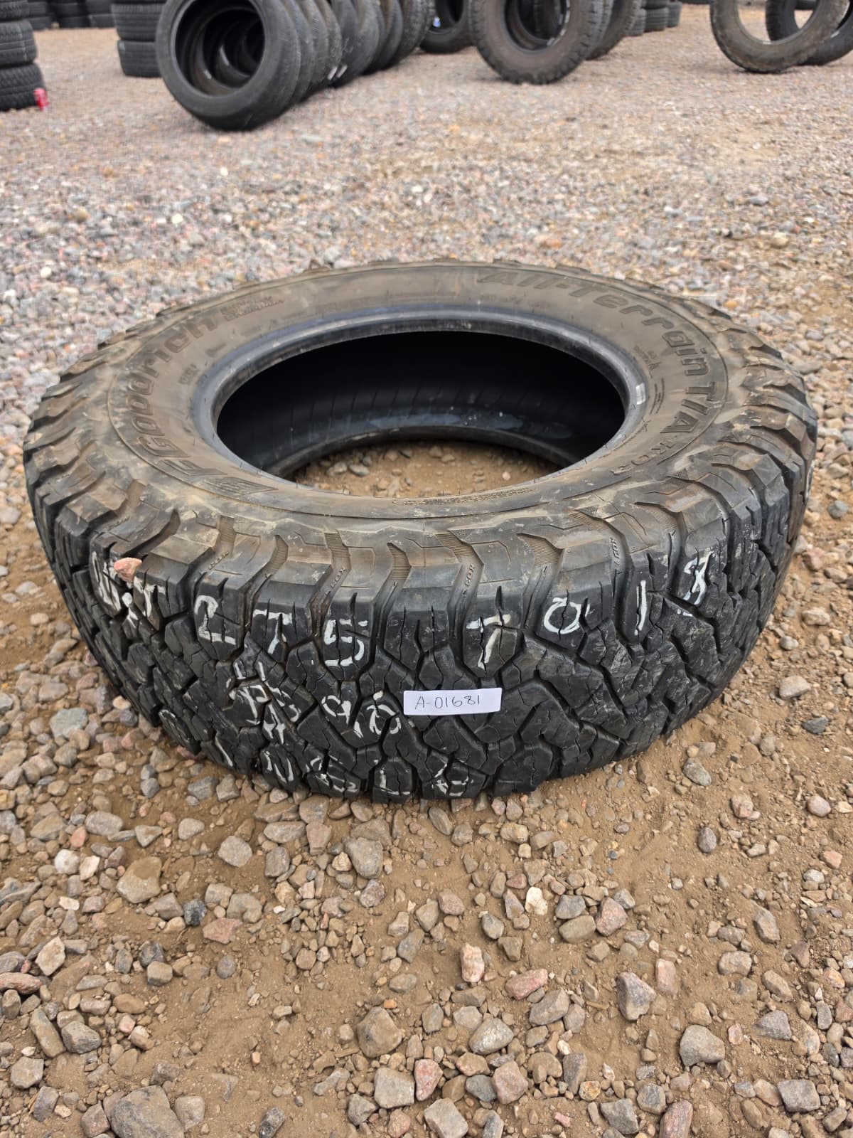 LT275/70R18  Single (1 Used Tire) Bf Goodrich KO3