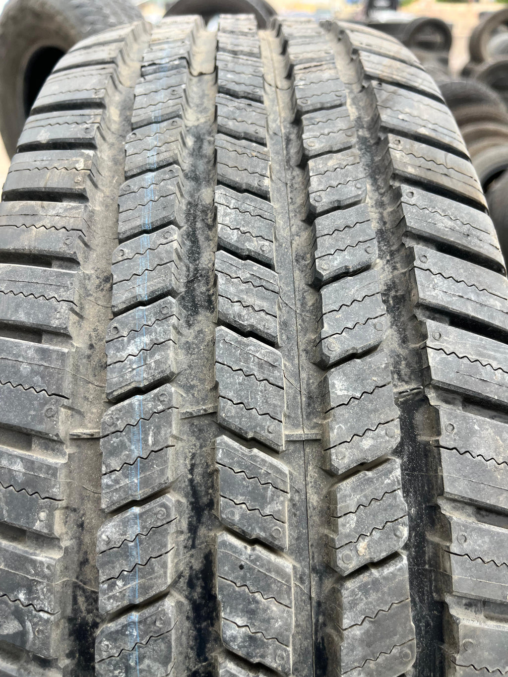 LT245/75R16 Single (1 Used Tire) Michelin Agilis LTX