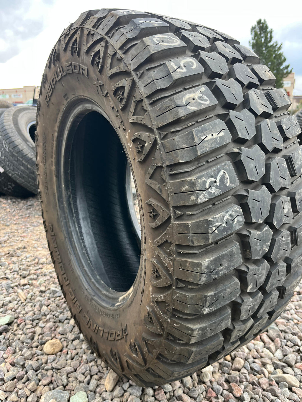 LT33x12.50R17 Single (1 Used Tire) Rolling Big Power Repulsor