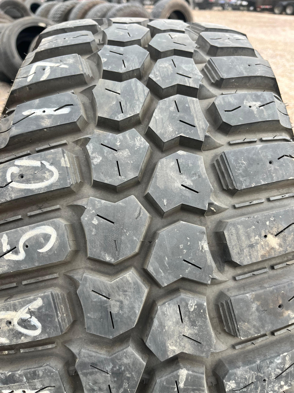 LT33x12.50R17 Single (1 Used Tire) Rolling Big Power Repulsor