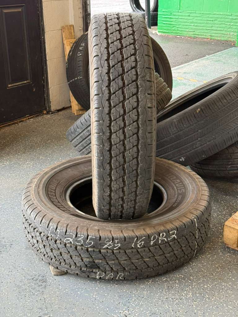 LT235/85R16 Pair (2 Like New Tires) Bridgestone Duravis R500 HD