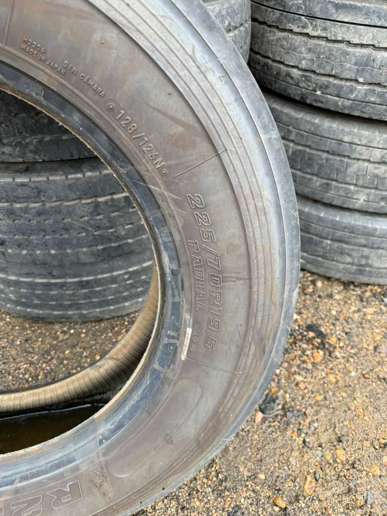 225/70R19.5 Single (1 Used Tire) Bridgestone R238