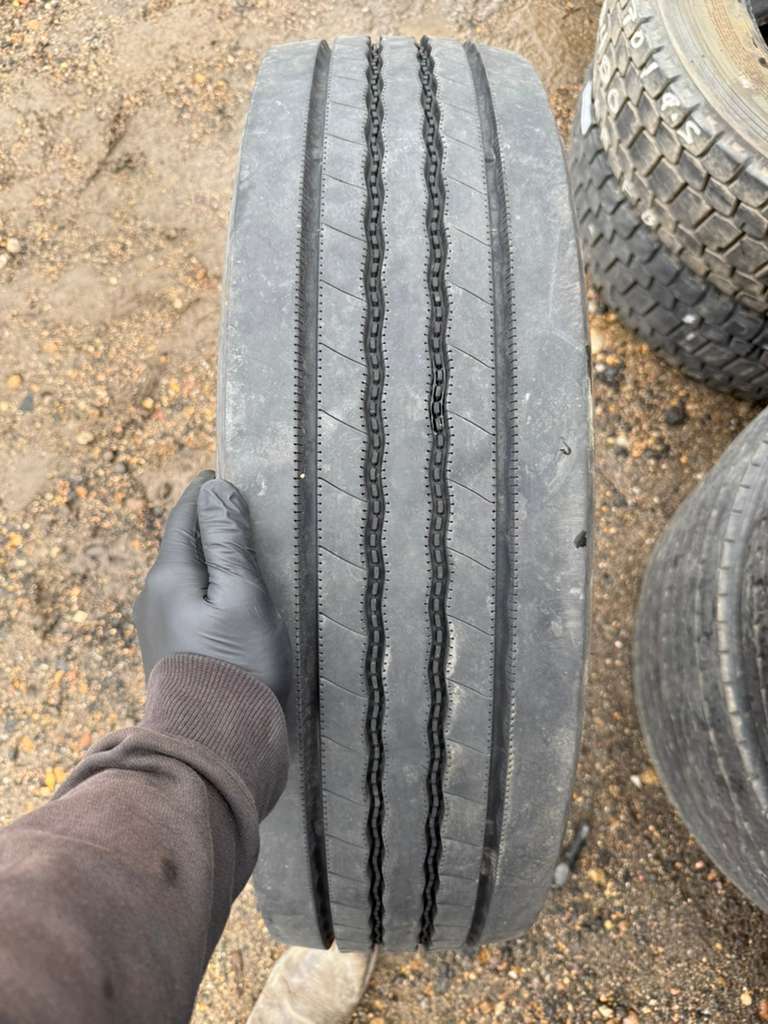 225/70R19.5 Single (1 Used Tire) Bridgestone R238