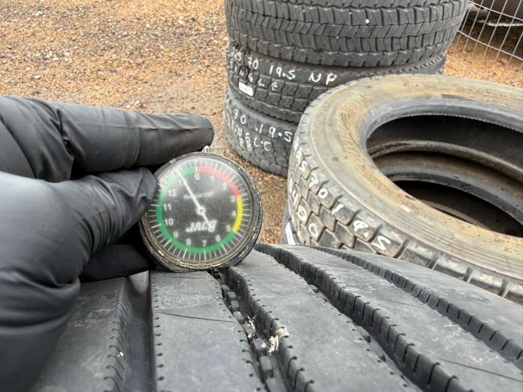 225/70R19.5 Single (1 Used Tire) Bridgestone R238