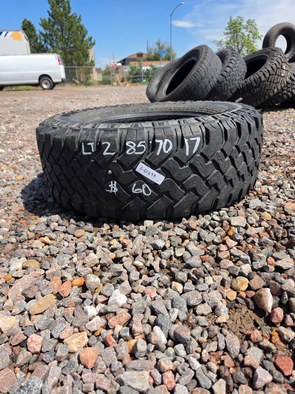 LT285/70R17 Single (1 Used Tire) Falken Wild Peak