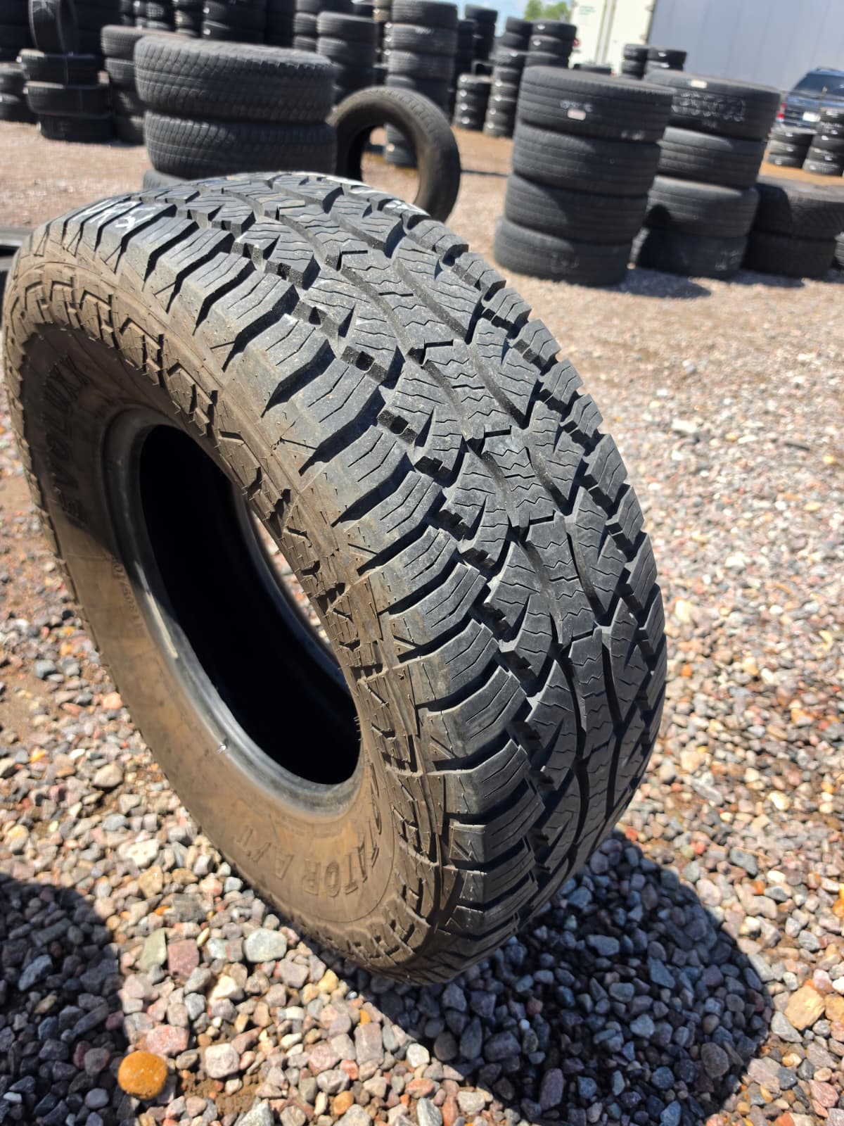 LT305/70R17 Single (1 Used Tire) Evolux Rotator