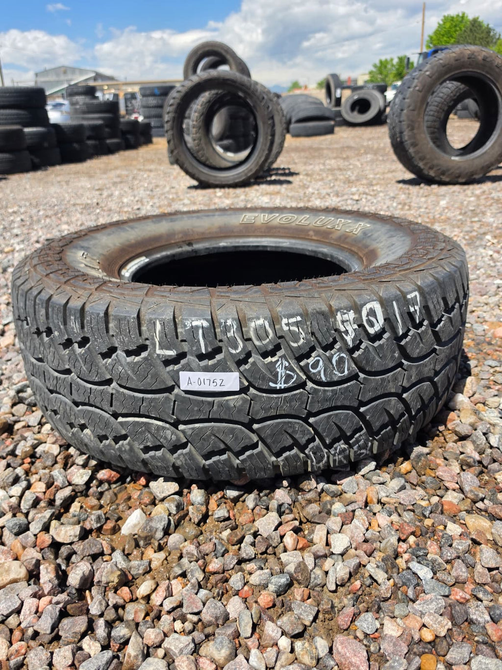 LT305/70R17 Single (1 Used Tire) Evolux Rotator