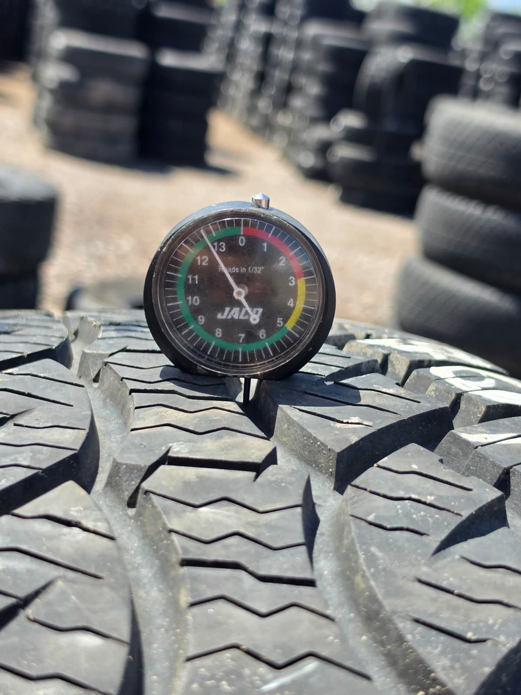 LT305/70R17 Single (1 Used Tire) Evolux Rotator