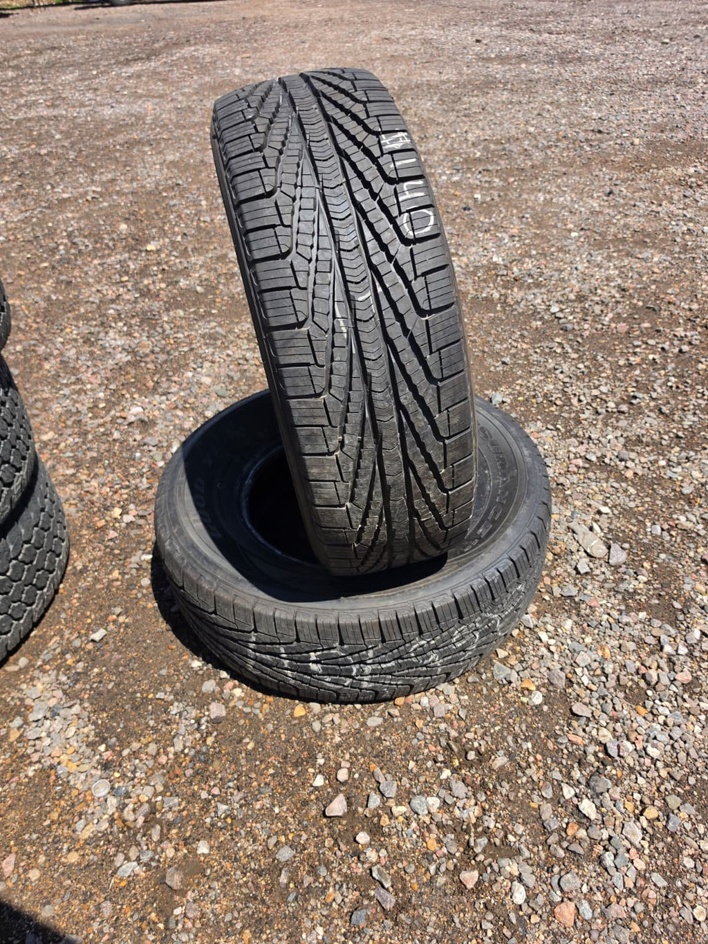 265/70R17 Single (1 Used Tire)  Goodyear Assurance