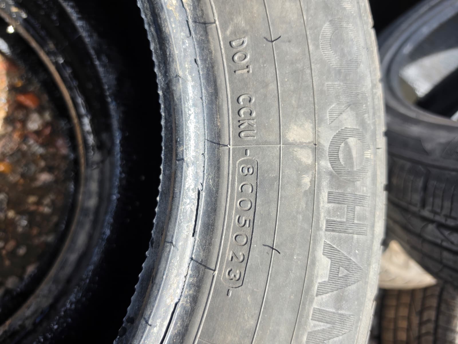 235/60R16 Pair (2 Used Tires) Yokohama Avid Ascend