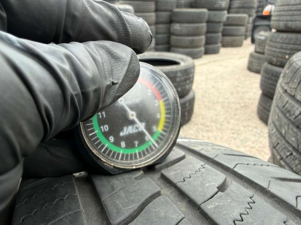 195/65R15 Pair (2 Used Tires) Dean Tires Road Control