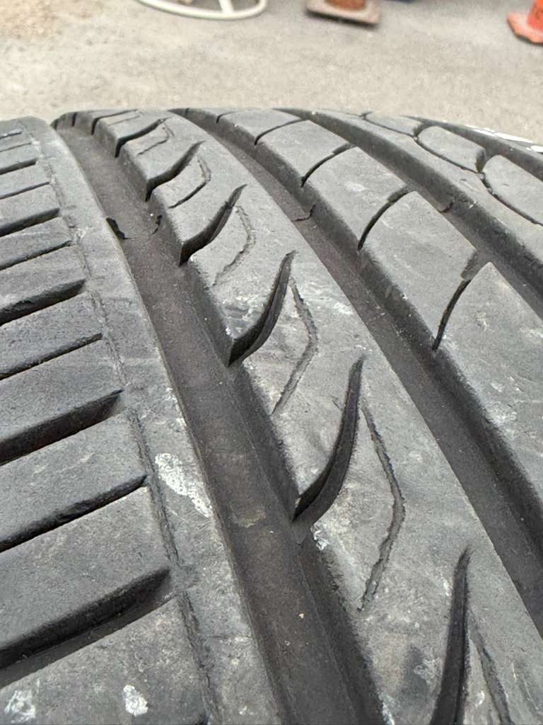 225/60R18 Set (4 Used Tires) Delinte DH2