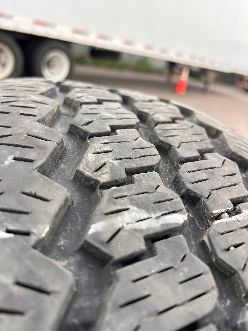 LT275/70R18 Set (4 Used Tires) Bridgestone Dueler A/T