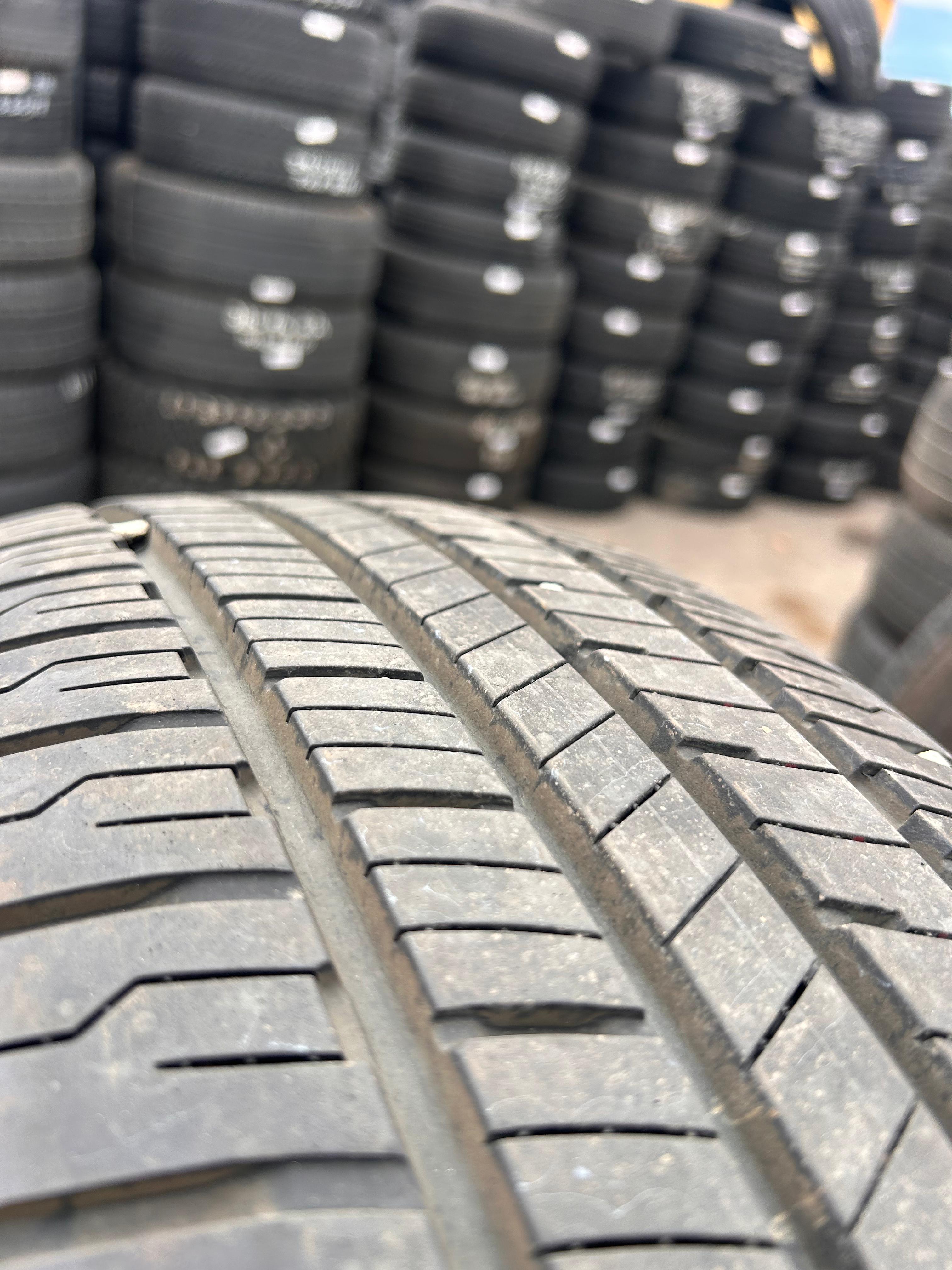 225/60R18 Set (4 Used Tires) Dunlop Grandtrek PT20