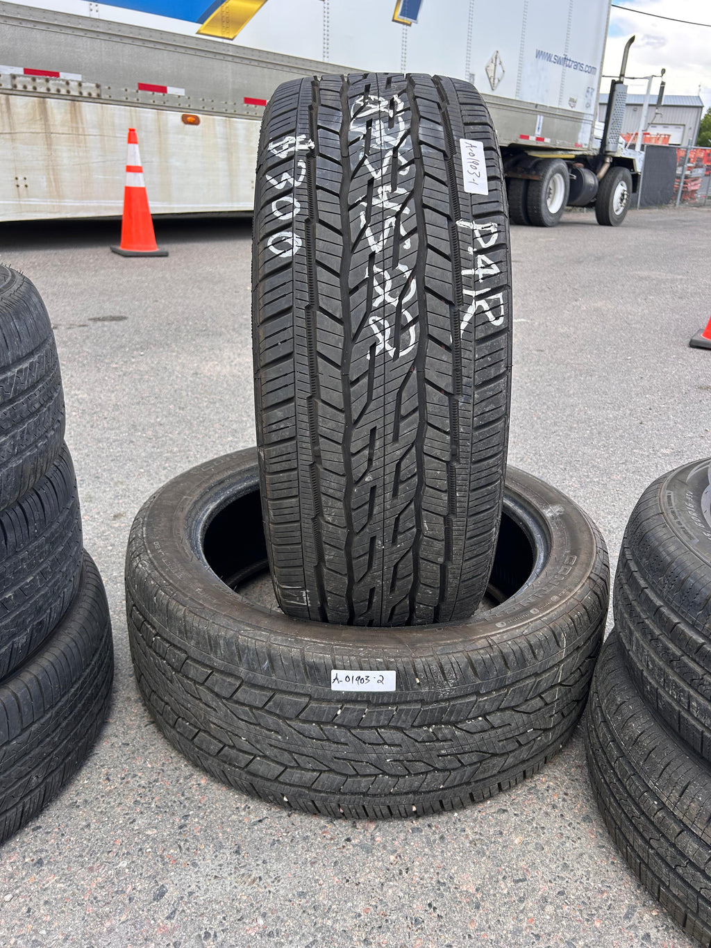 275/45R22 Pair (2 Like New Tires ) Continental Cross Contact LX20