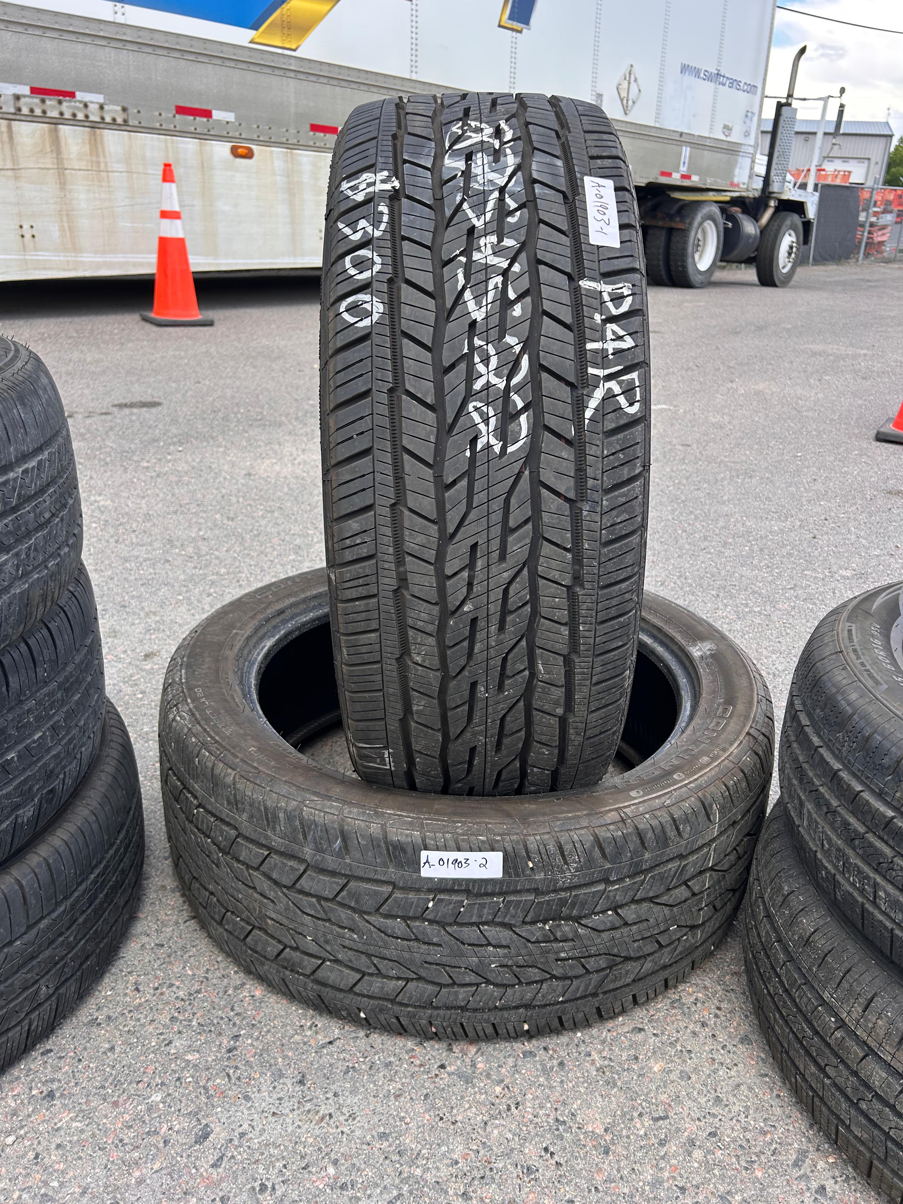 275/45R22 Pair (2 Like New Tires ) Continental Cross Contact LX20