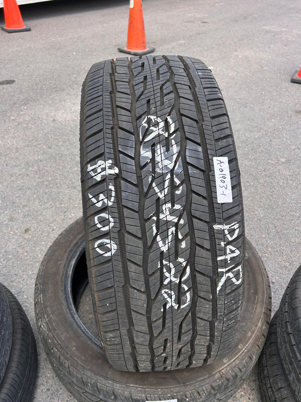 275/45R22 Pair (2 Like New Tires ) Continental Cross Contact LX20