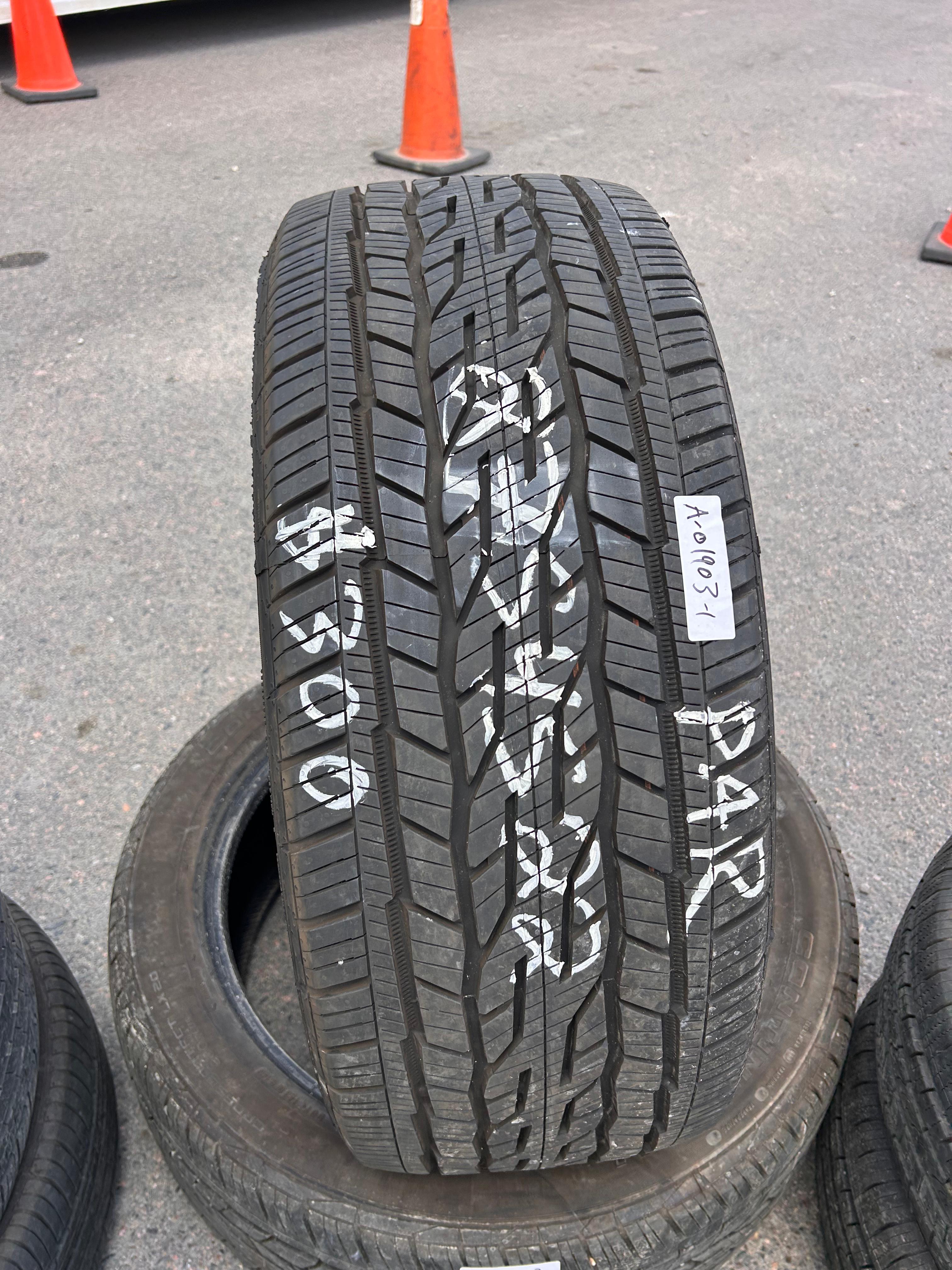 275/45R22 Pair (2 Like New Tires ) Continental Cross Contact LX20