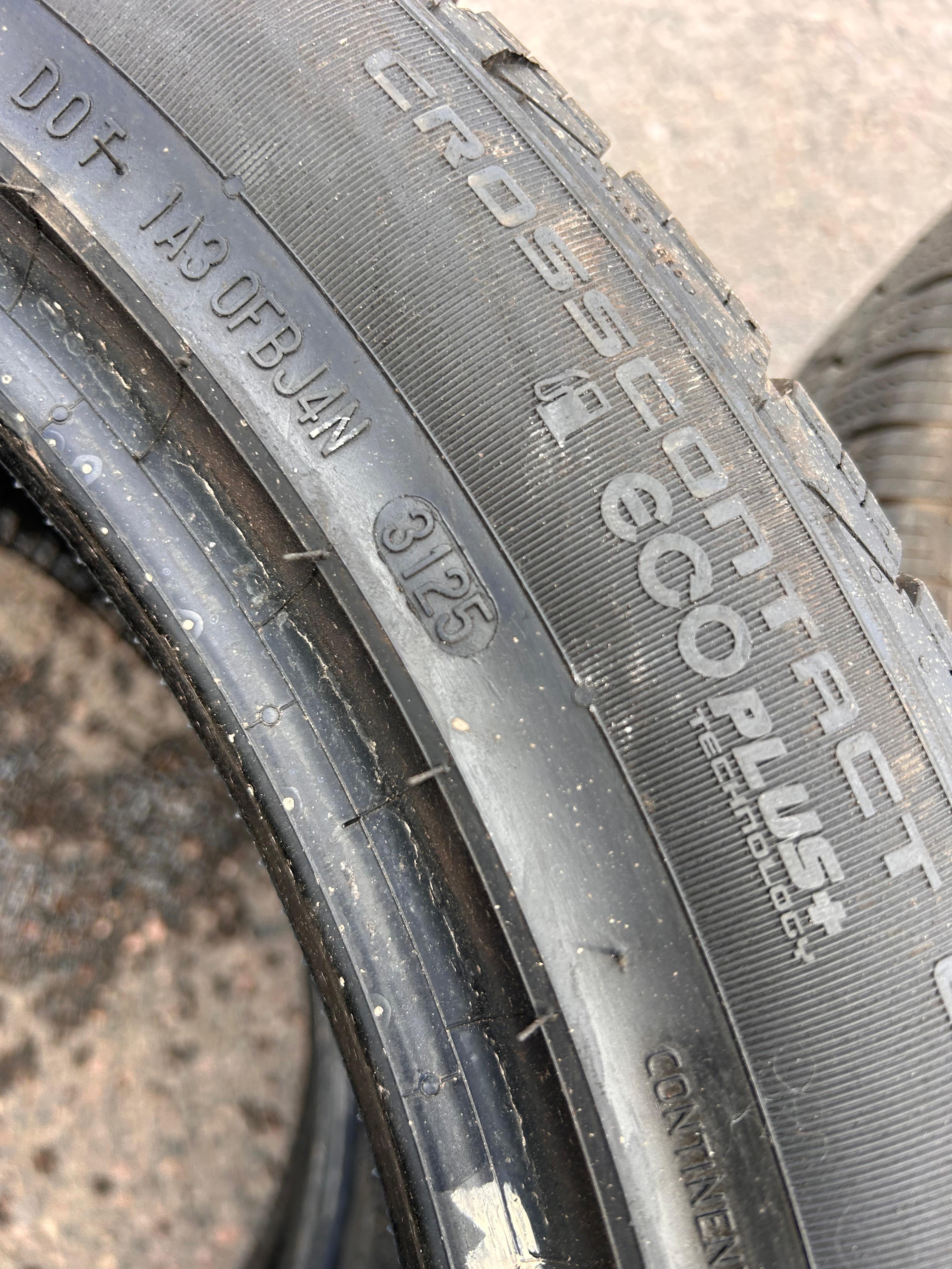 275/45R22 Pair (2 Like New Tires ) Continental Cross Contact LX20