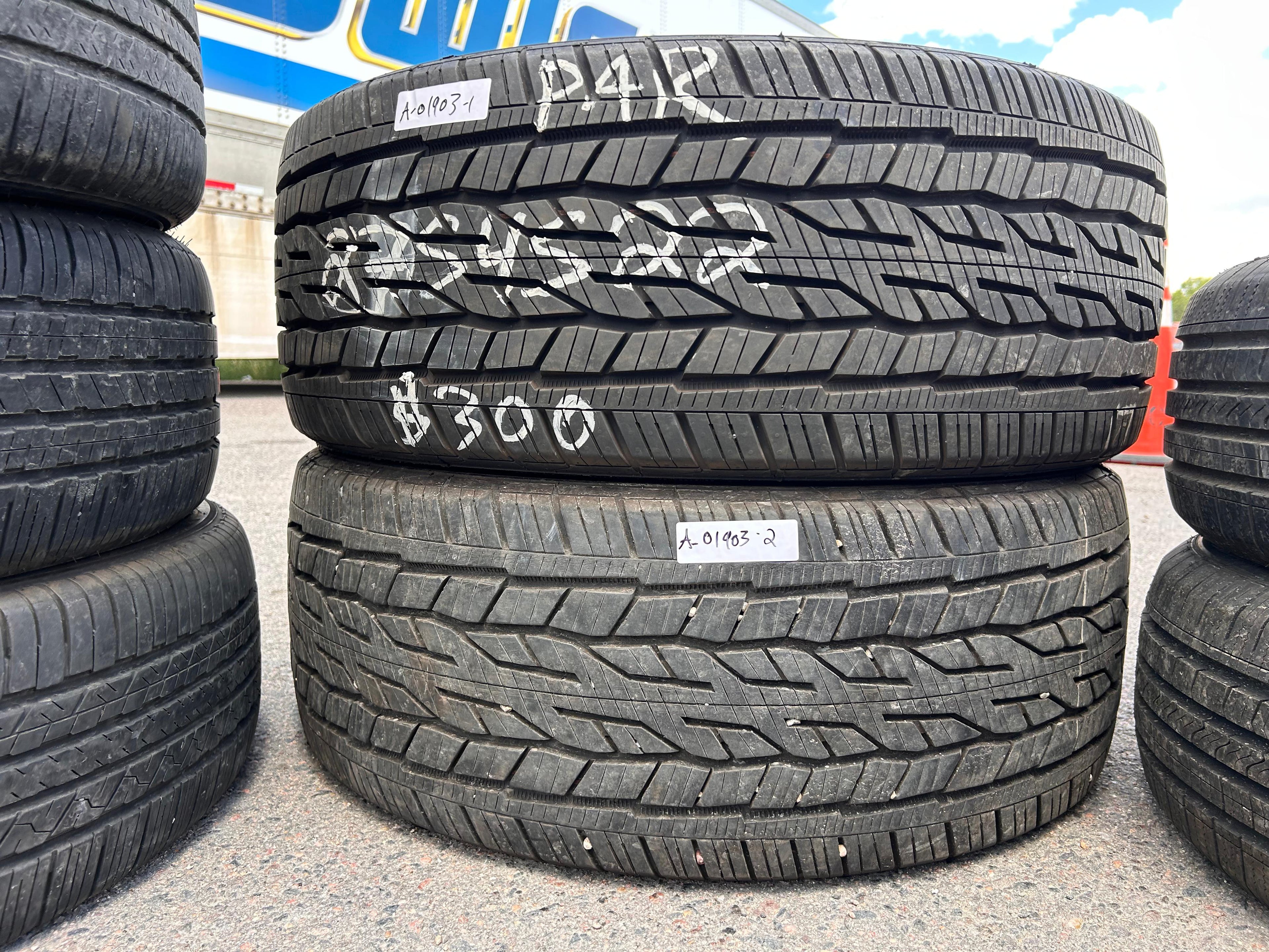 275/45R22 Pair (2 Like New Tires ) Continental Cross Contact LX20