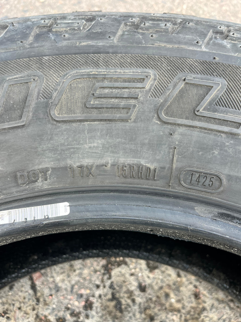 LT275/70ZR18 Single (1 Used Tires) Bridgestone Dueler