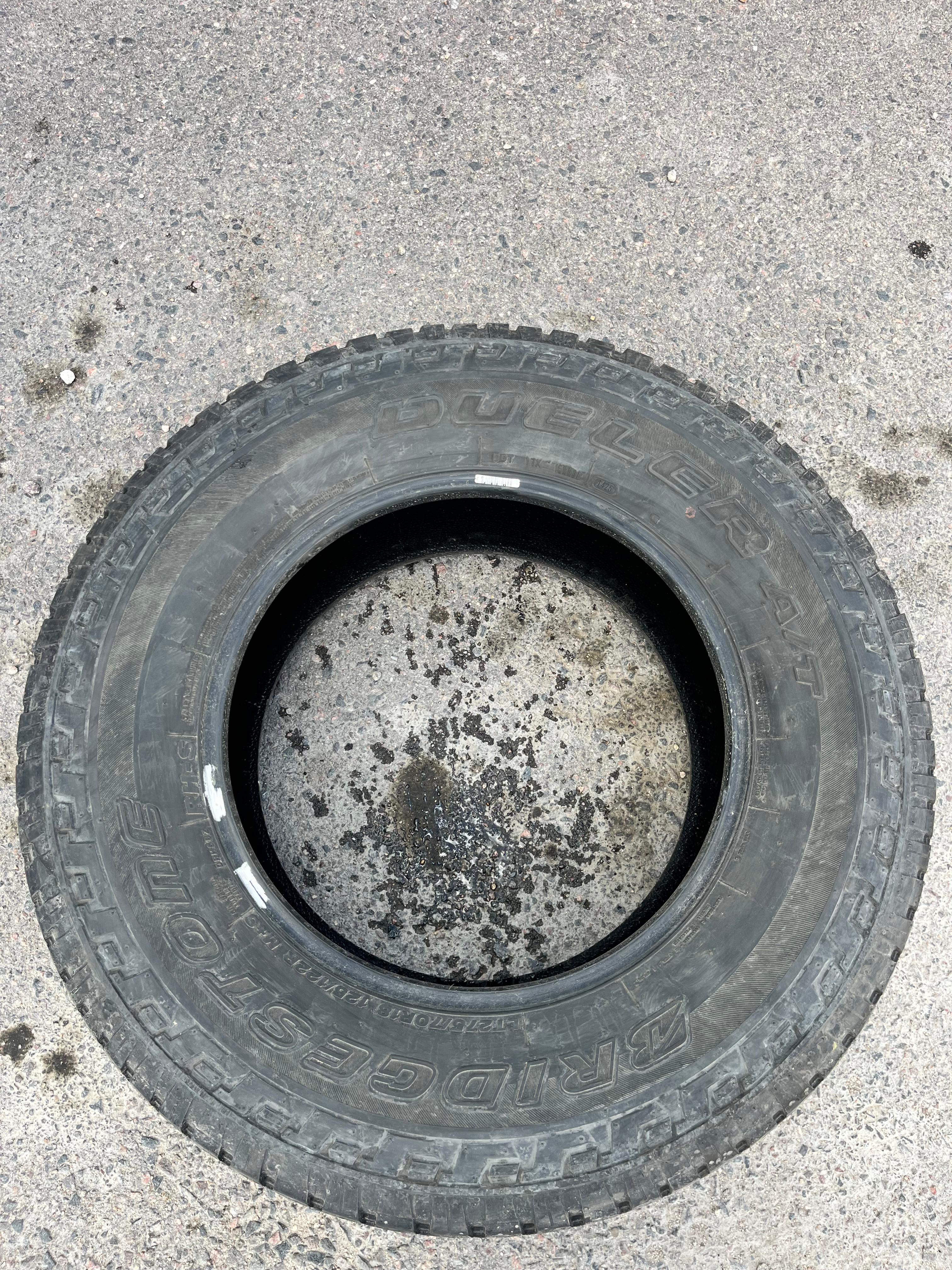 LT275/70ZR18 Single (1 Used Tires) Bridgestone Dueler