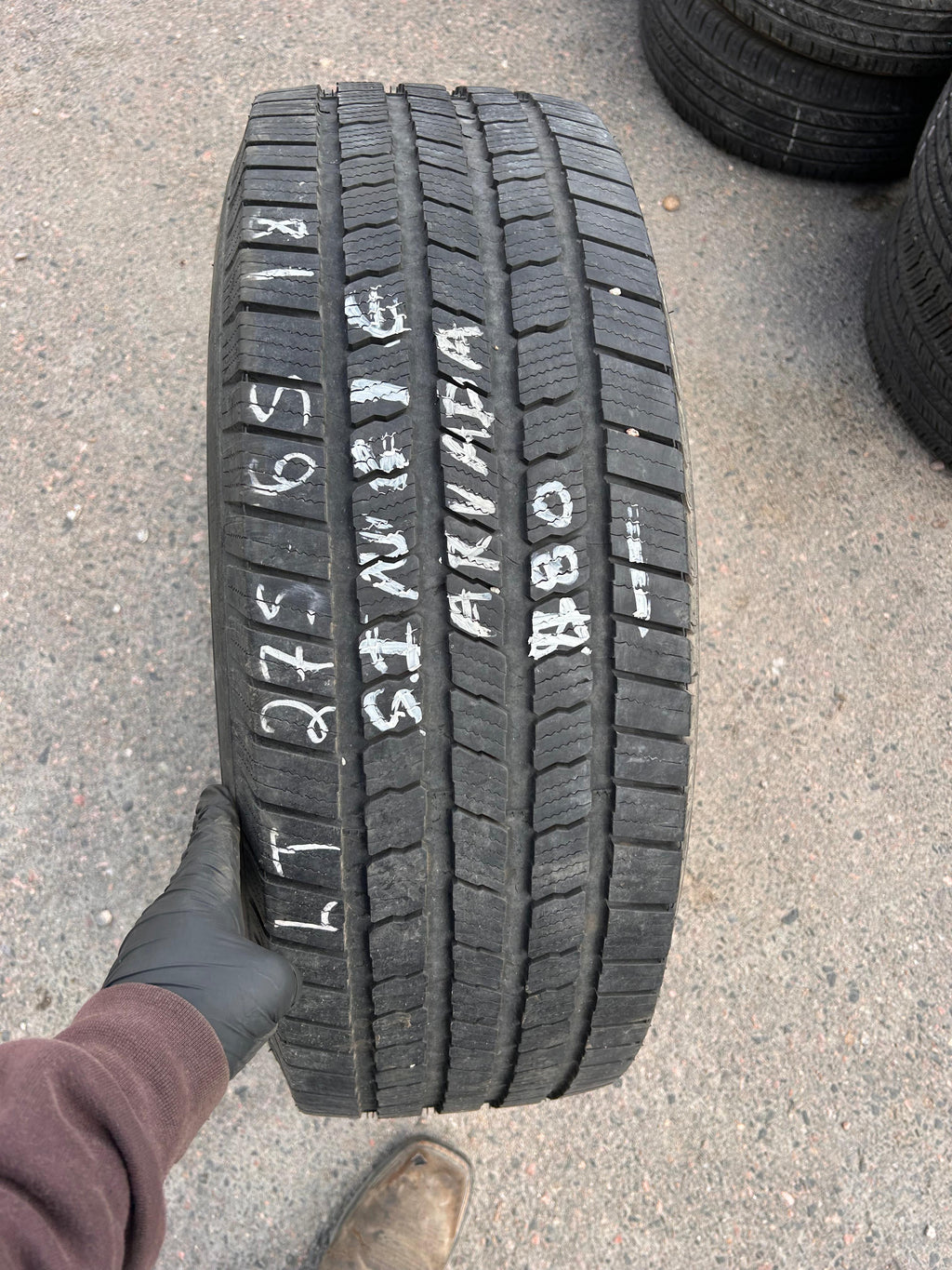 LT275/65R18 Single (1 Used Tire) Michelin Defender LTX M/S