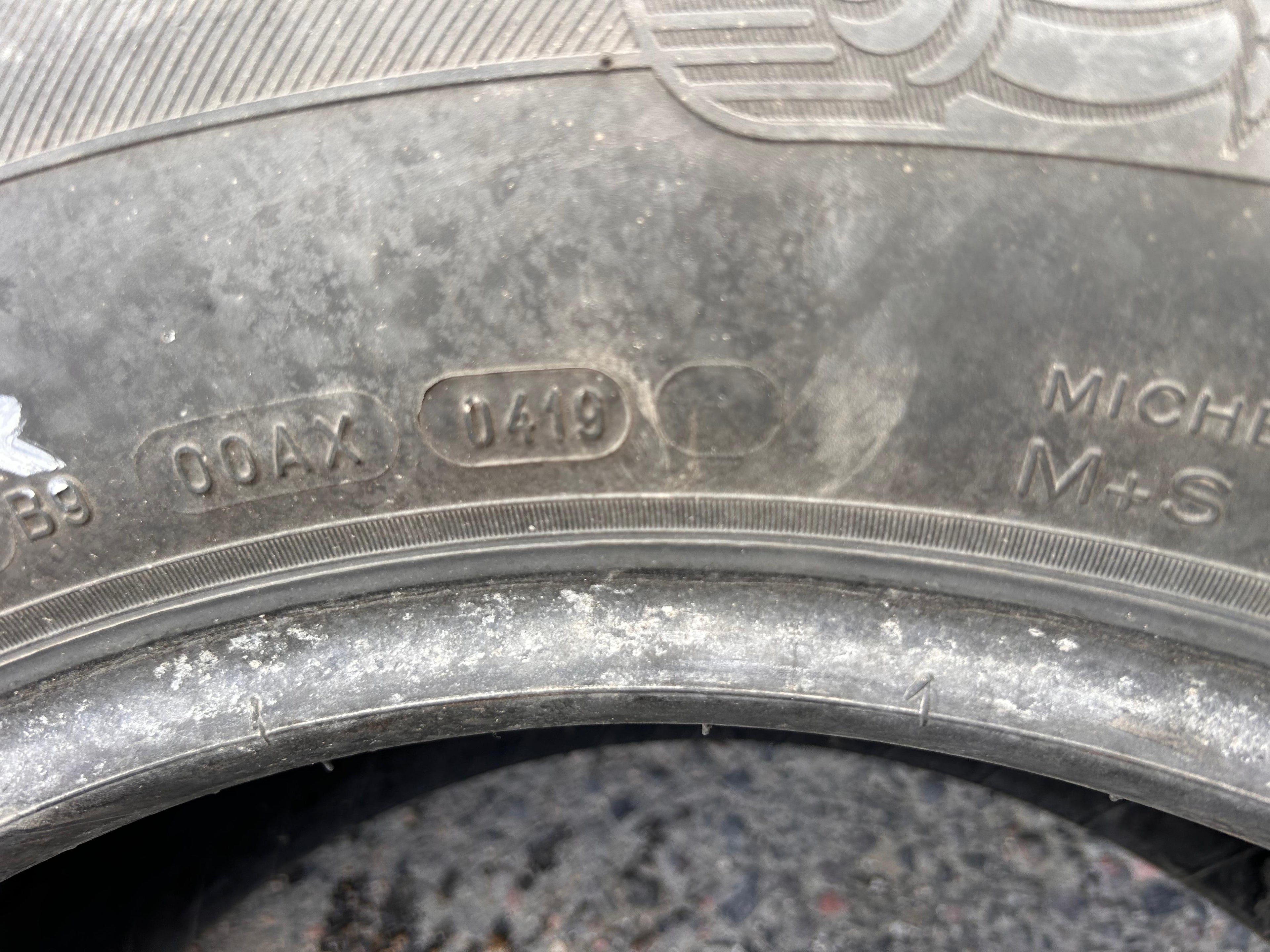 LT275/65R18 Single (1 Used Tire) Michelin Defender LTX M/S