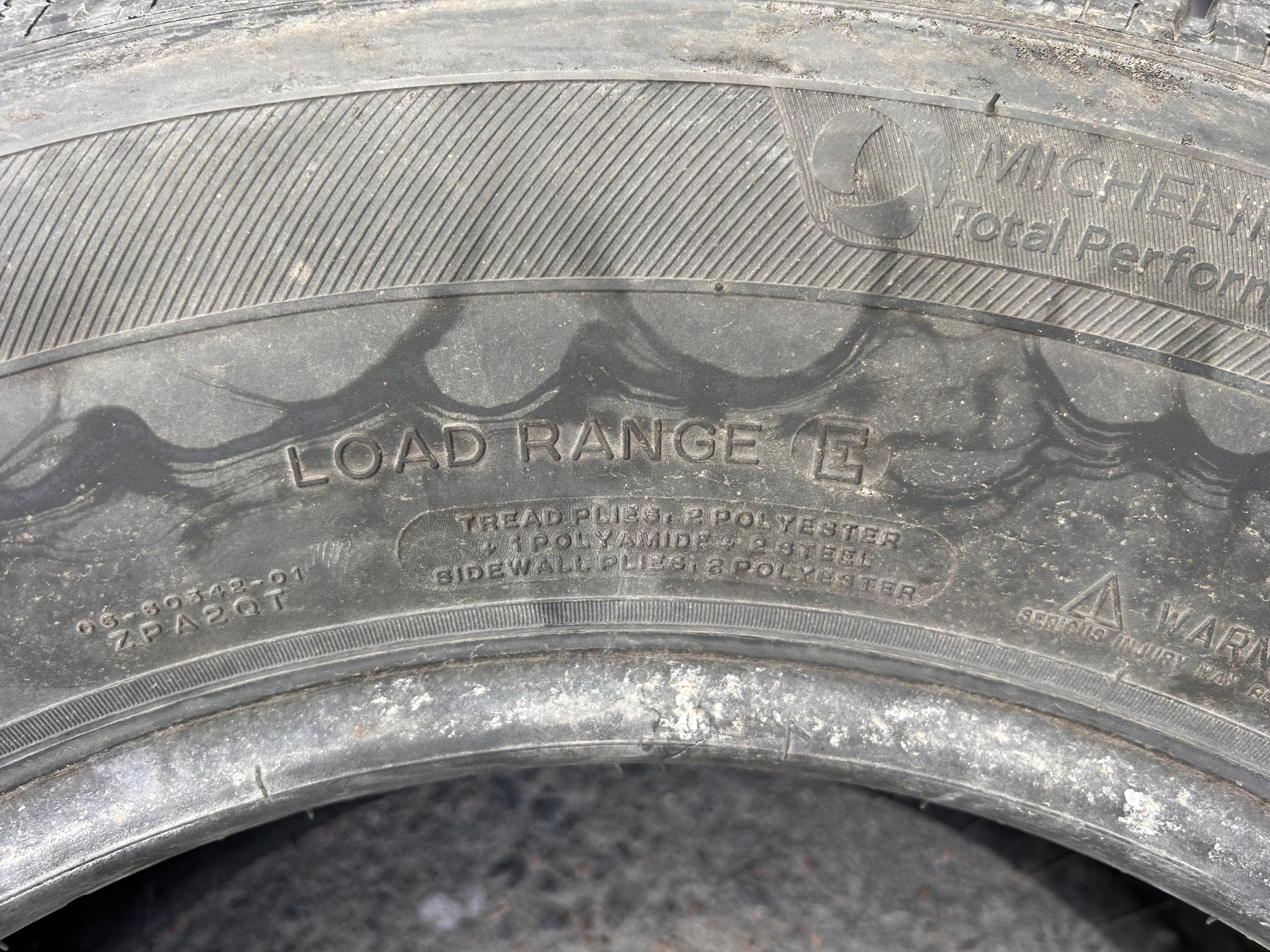 LT275/65R18 Single (1 Used Tire) Michelin Defender LTX M/S