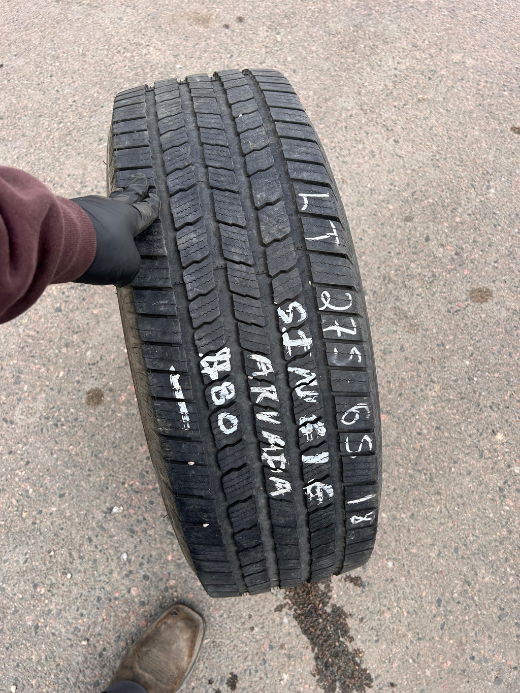 LT275/65R18 Single (1 Used Tire) Michelin Defender LTX M/S