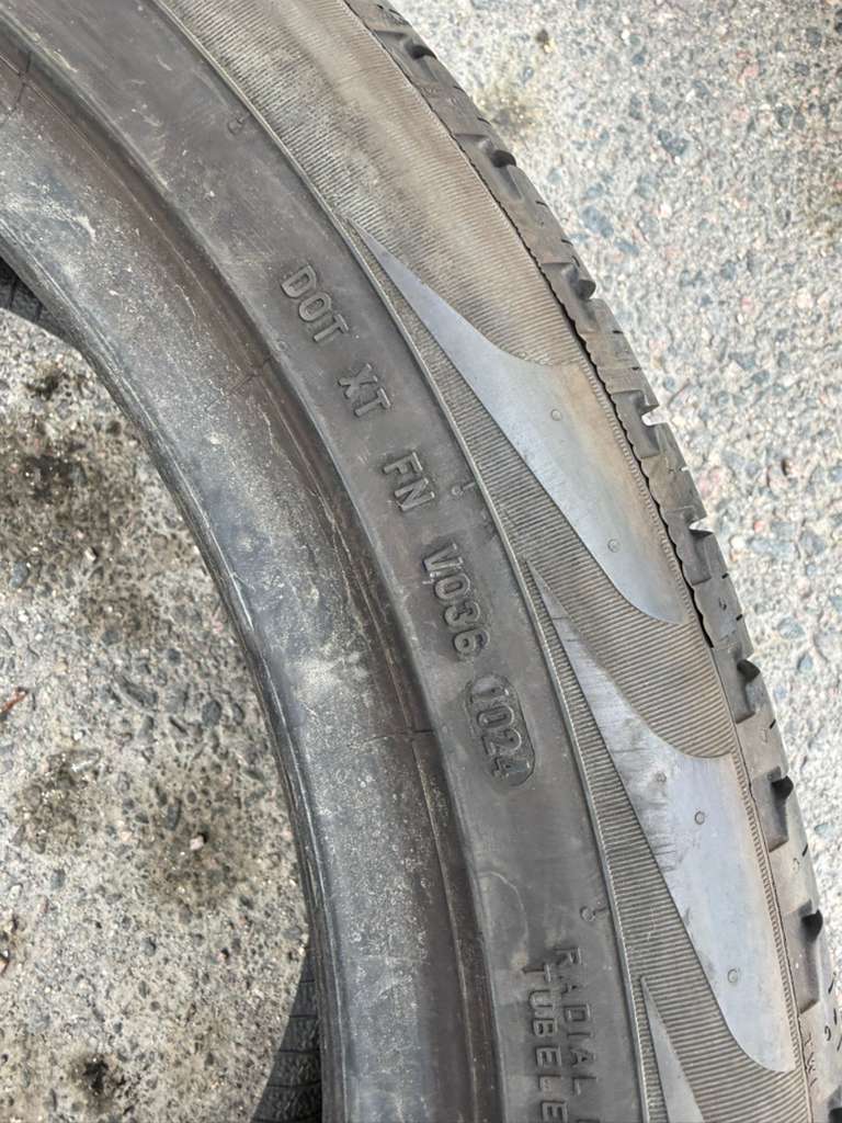 285/40R21 Single (1 Used Tires) Pirelli Scorpian Verde