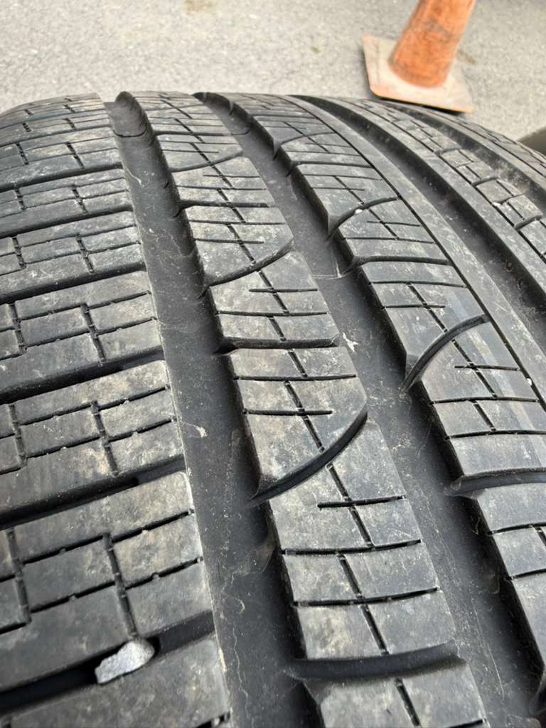 285/40R21 Single (1 Used Tires) Pirelli Scorpian Verde