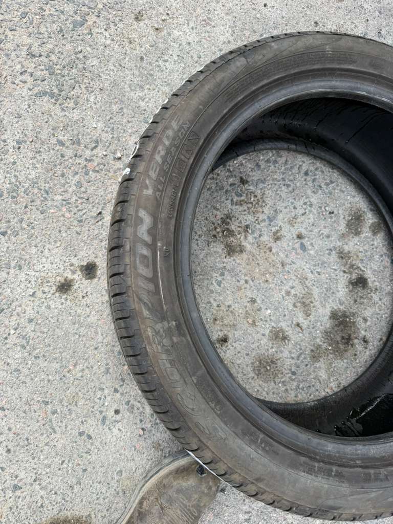 285/40R21 Single (1 Used Tires) Pirelli Scorpian Verde