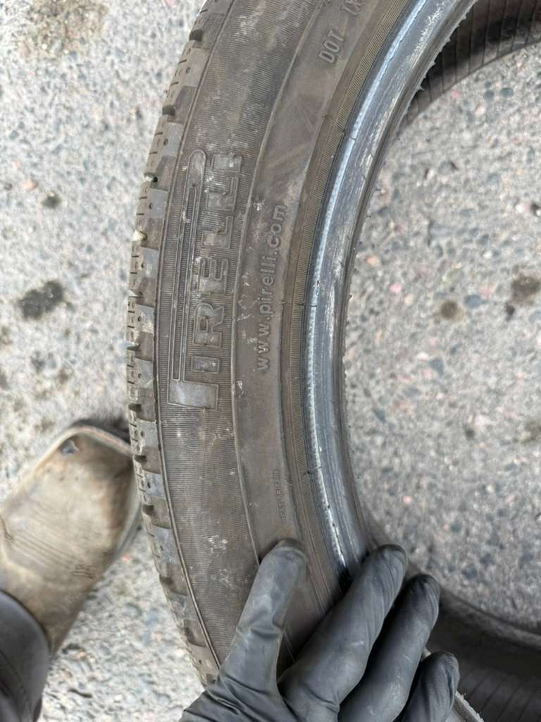 275/40R21 Single (1 Used Tires) Pirelli Scorpian Verde