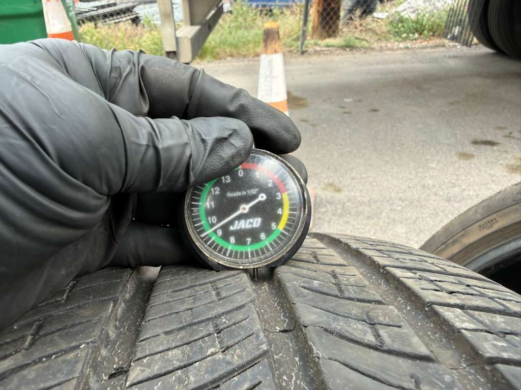 285/40R23 Single (1 Used Tire) Pirelli Scorpian MS